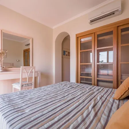 Beautiful Family T3 Townhouse With Pool Apartment