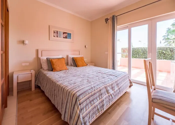 Beautiful Family T3 Townhouse With Pool 维拉摩拉