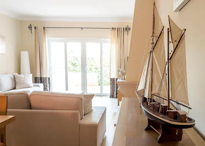 Beautiful Family T3 Townhouse With Pool 维拉摩拉