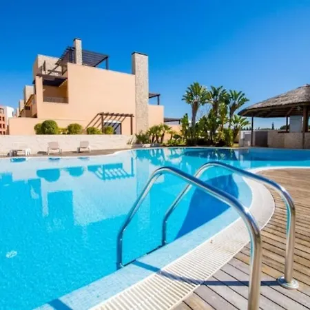 Beautiful Family T3 Townhouse With Pool Appartement *