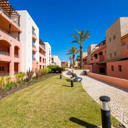 Beautiful Family T3 Townhouse With Pool 아파트