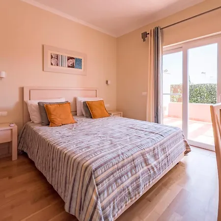 Beautiful Family T3 Townhouse With Pool 维拉摩拉